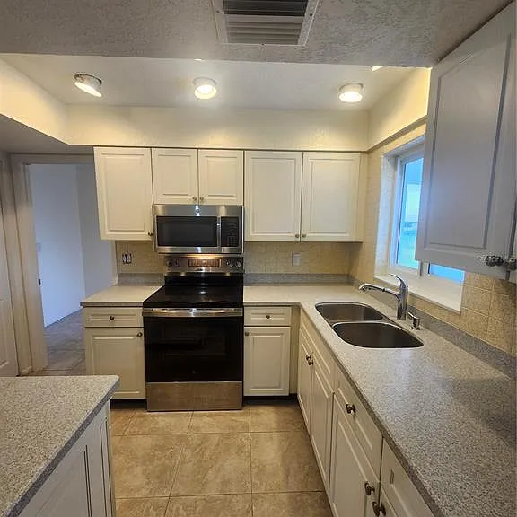 2441 Beacon Dr — Photo 7