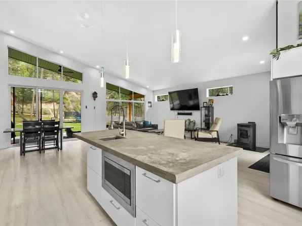 4472 Power Rd, Barriere, BC V0E 1E0