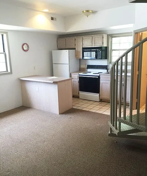 308 W Green St — Photo 17
