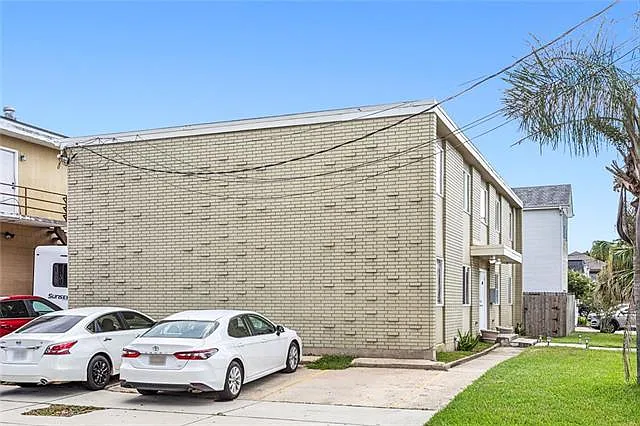 2 bed, 1.0 bath, 900 sqft, $1,400 — Photo 2