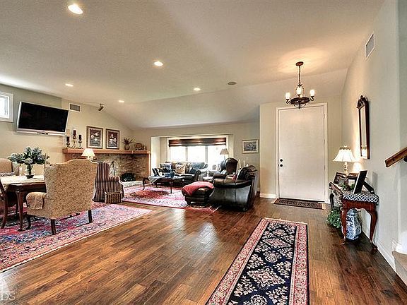 3rd image of 3111 Adirondack Ct