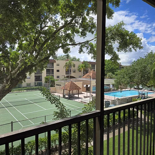 10501 W Broward Blvd #302 Photo 1