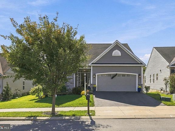 3rd image of 137 Goldenfield Dr