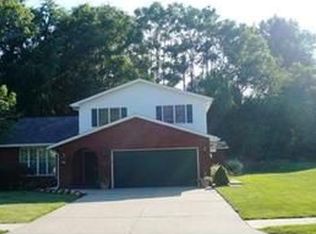 218 Deerpath Rd, New Kensington, PA 15068