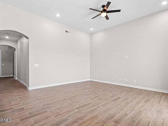 4th image of 900 Larkhall Pl