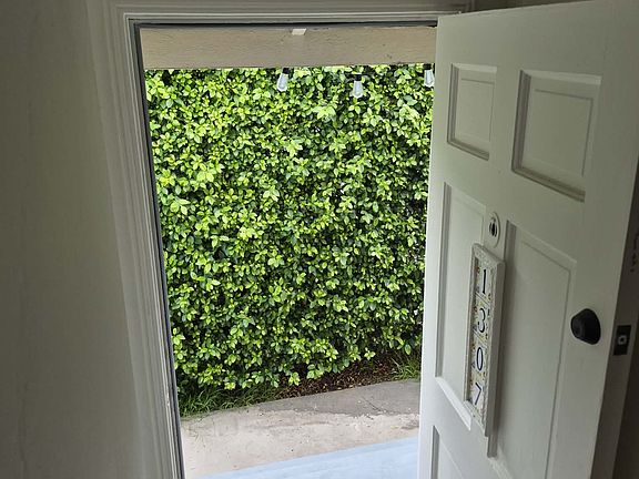 4th image of 1307 N Screenland Dr