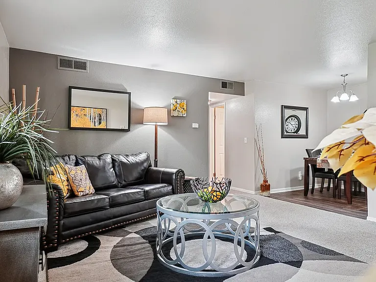 Aspenleaf Apartments — Photo 9
