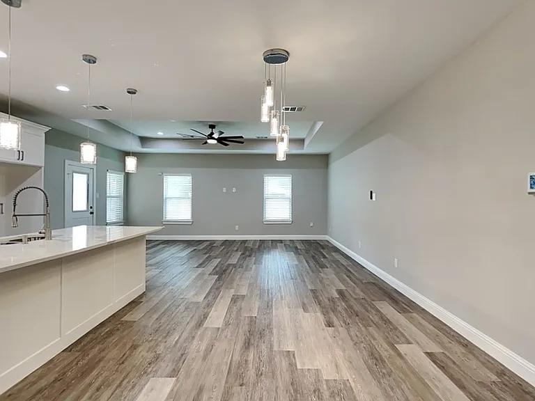 2512 Sharon St — Photo 5