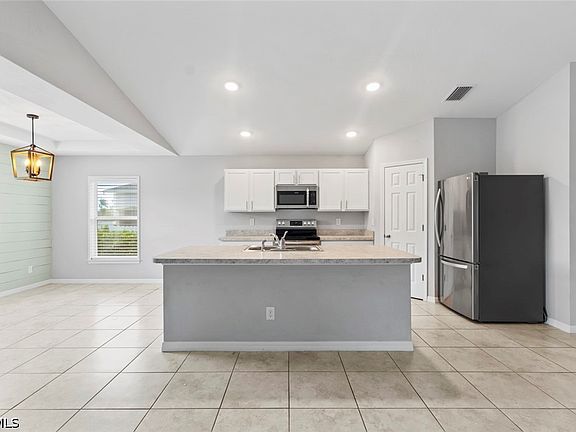 5th image of 1319 NW 14th Pl