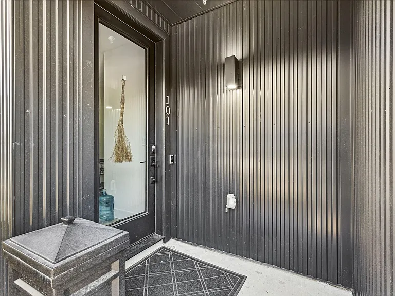 2912 Hawthorne Ave #101 — Photo 11