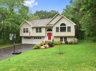 34 Birch Dr, Mahopac, NY 10541