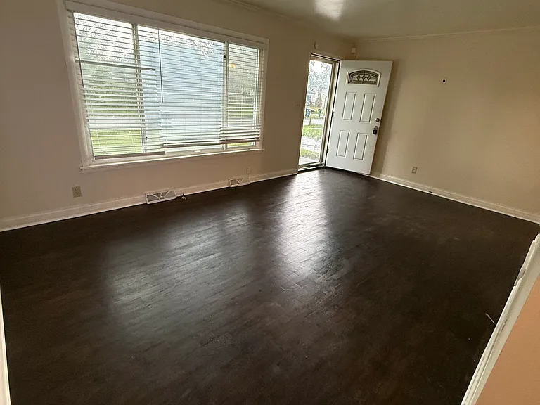3906 Blackington Ave — Photo 3