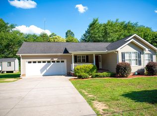 2306 Woodlawn Rd, Greenwood, SC 29649
