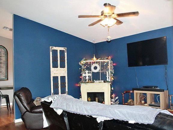 4th image of 832 Thatcher Blvd