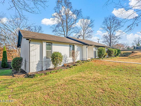 3rd image of 115 Lake Cir
