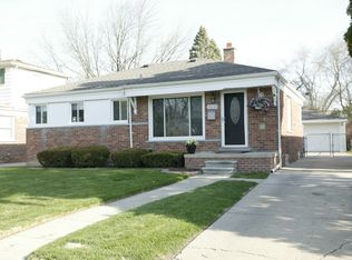 28228 N Clements Cir, Livonia, MI 48150