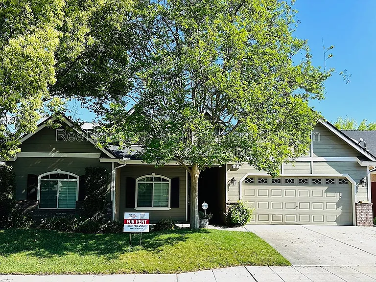 2552 E Kelso Ave — Photo 2