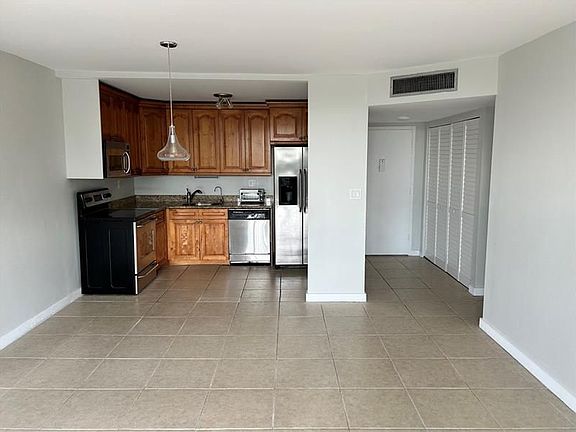 3rd image of 1421 S Ocean Blvd APT 305