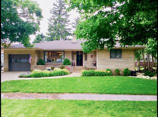 215 Lincoln St, Chenoa, IL 61726