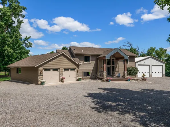 2815 Vega Ave, Mayer, MN 55360