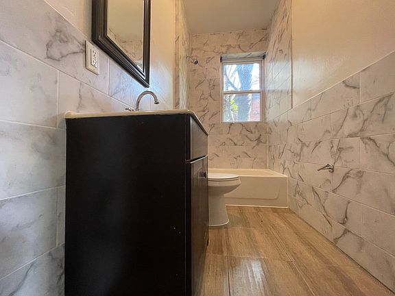 2nd image of 575 Bramhall Ave #1E