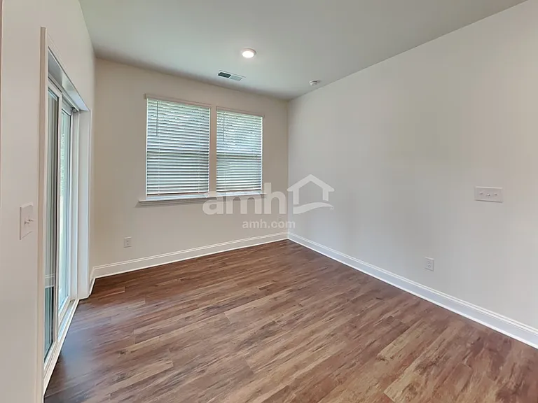 7309 Garrett Ct — Photo 9