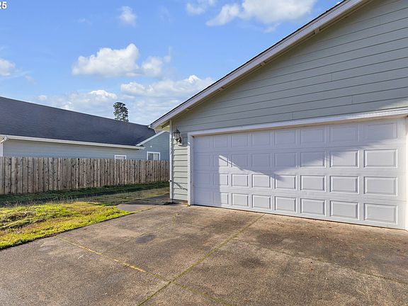 2nd image of 3397 Oak St