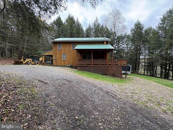 4th image of 4 Hemlock Ln