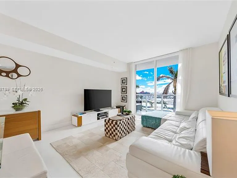 253 NE 2nd St #1109 — Photo 8