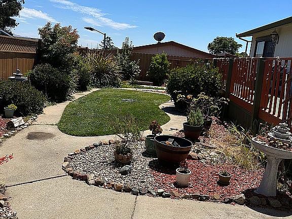 4th image of 1601 Garnette Dr #65
