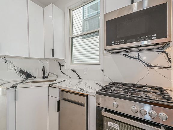 5th image of 216 Halladay St APT 3