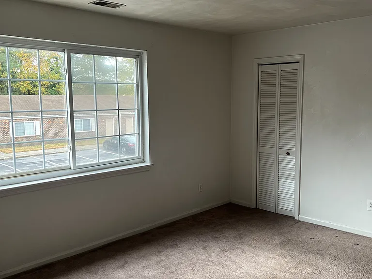 THE OCONEE SHORES APARTMENTS — Photo 8