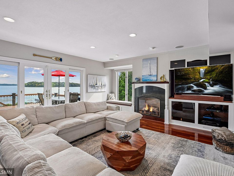 1st image of 300 W Lake St