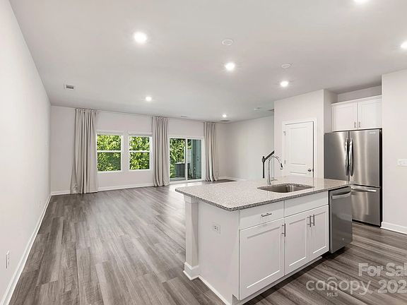 4th image of 1010 Maltby St