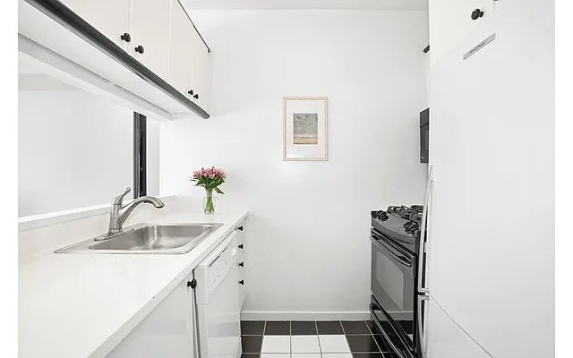 Rented by Douglas Elliman | media 4