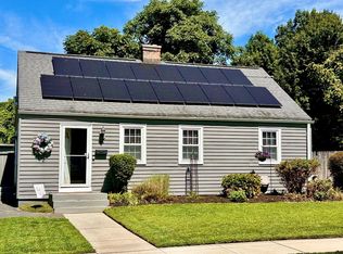 86 Alhambra Cir N, Agawam, MA 01001