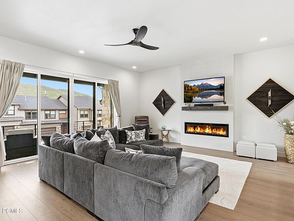5th image of 519 W Ascent Dr