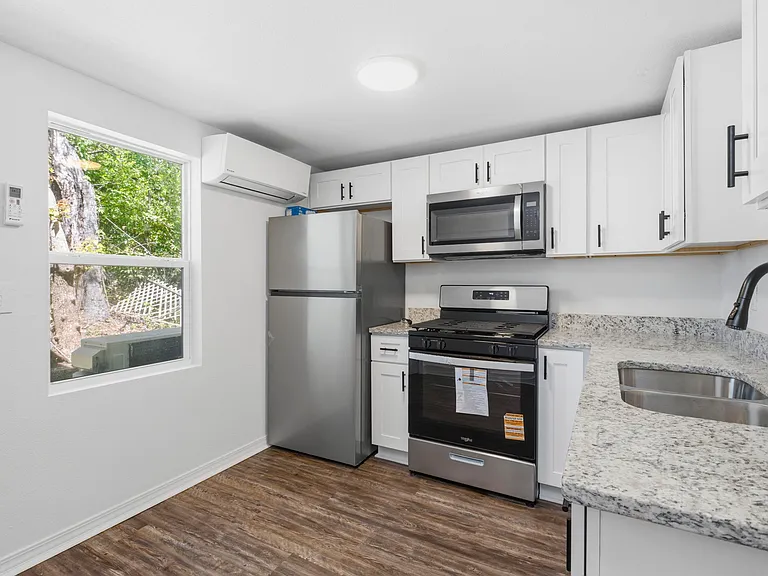 377 Tuttle Ave #A — Photo 7