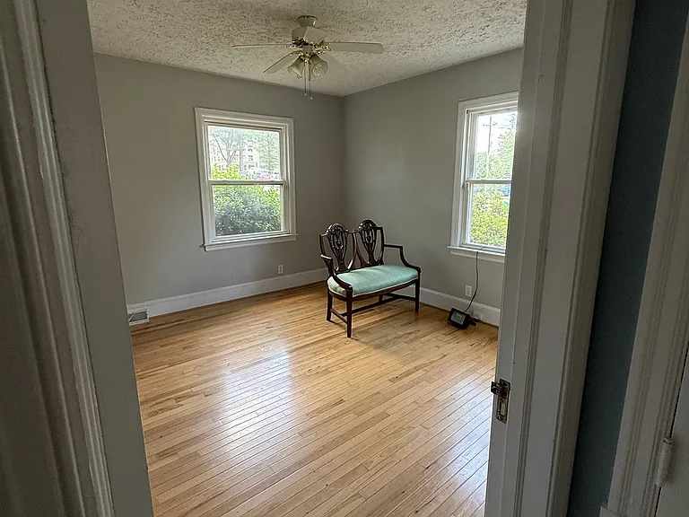 324 E Peterson Dr — Photo 36