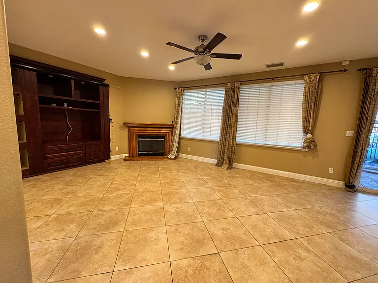 601 Barranca Ct — Photo 8