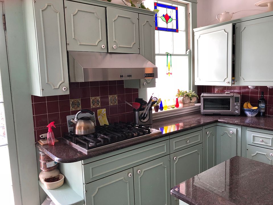 Large comfortable kitchen 