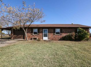 706 N Rocking Horse Ln, Yale, OK 74085