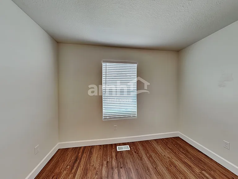 1348 E White St — Photo 8