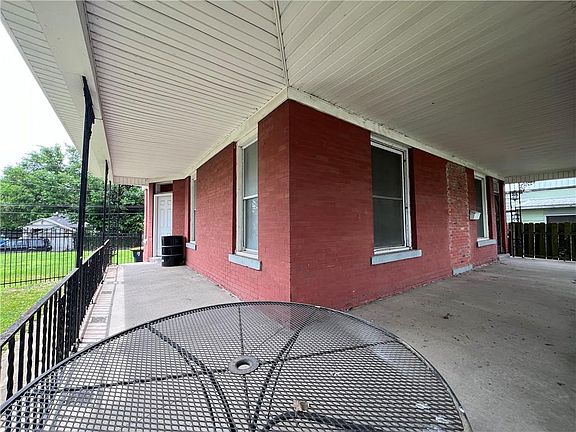 2nd image of 2833 E 7th St