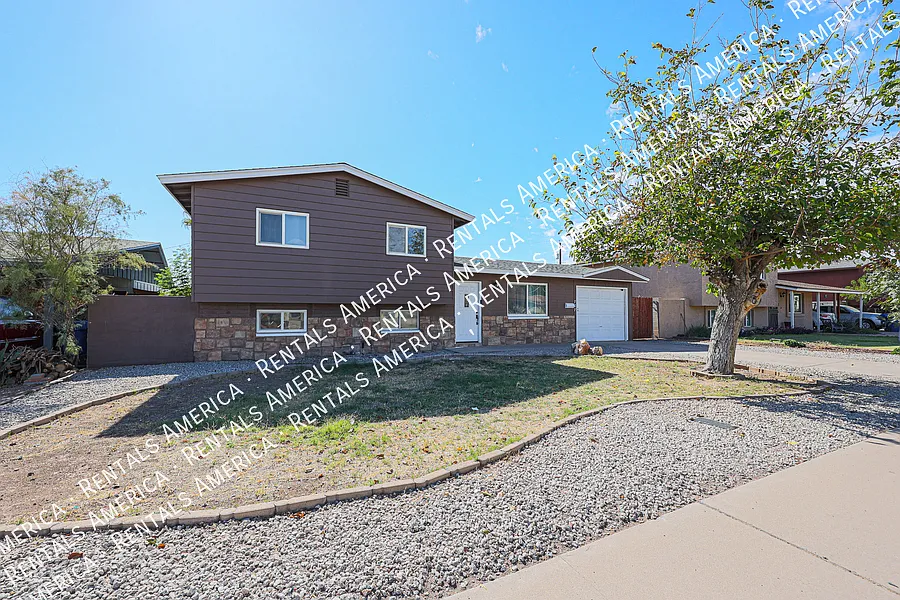 Move In Special! North Tempe home with Pool! — Photo 2