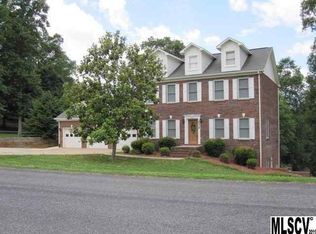 6039 Gold Creek Dr, Hickory, NC 28601
