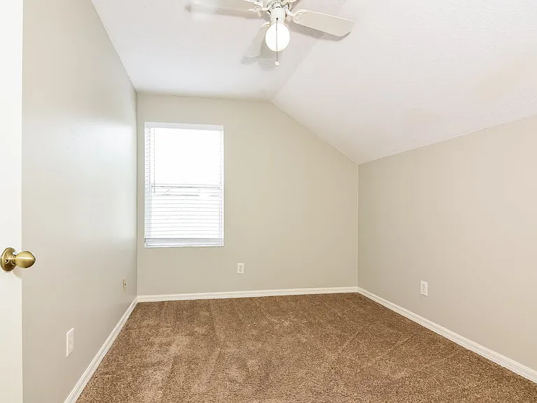 725 Cape Cod Cir — Photo 12