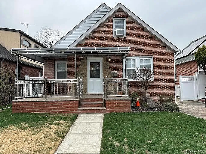 4 bed, 2.0 bath, 1260 sqft, $4,000 — Photo 1