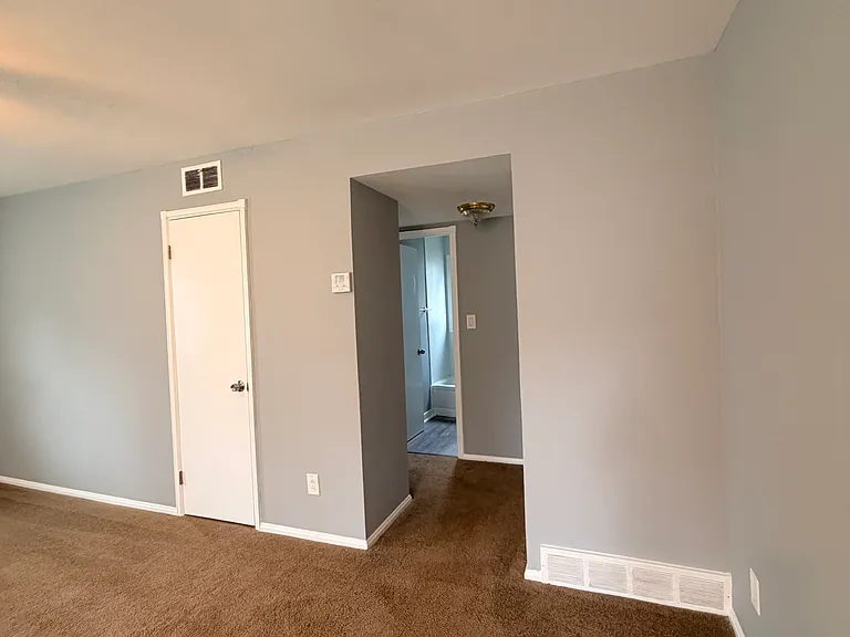 13610 Emery Ave — Photo 4