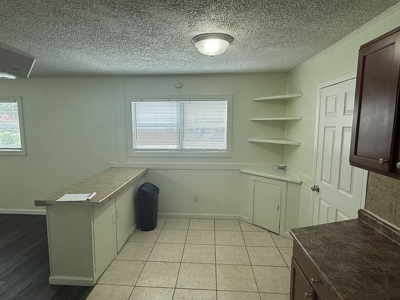 5th image of 102 Grove St